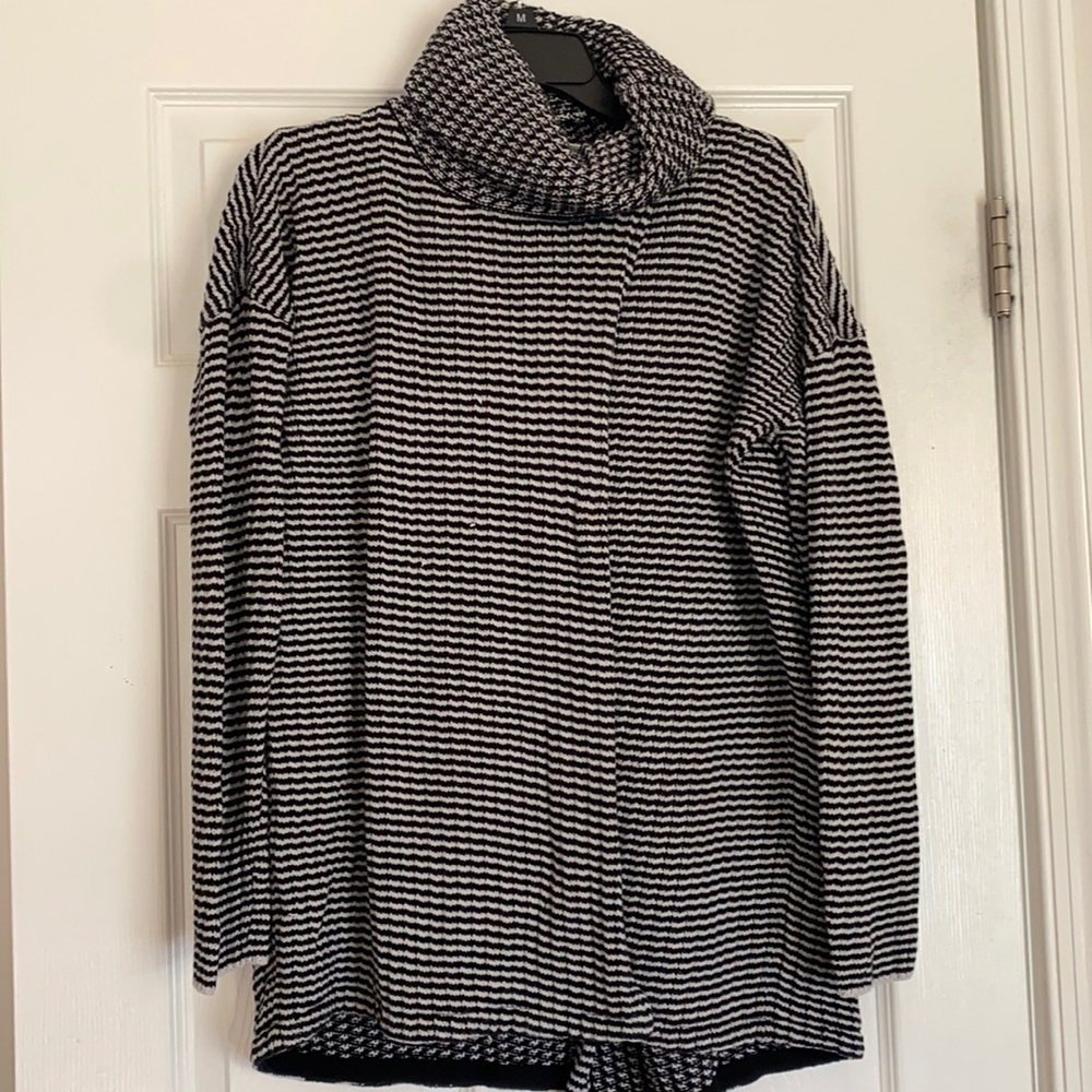 Cabi Fergie Turtleneck